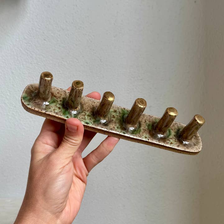 Ringholder med seks pinde - turkis og guld for engroshandel hos The Object Enthusiast