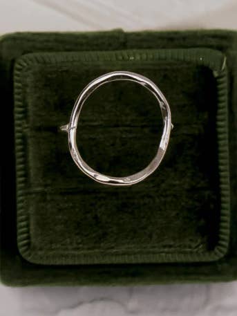 Anello Adelaide per la vendita all'ingrosso da parte di Bijoux Boutique LLC