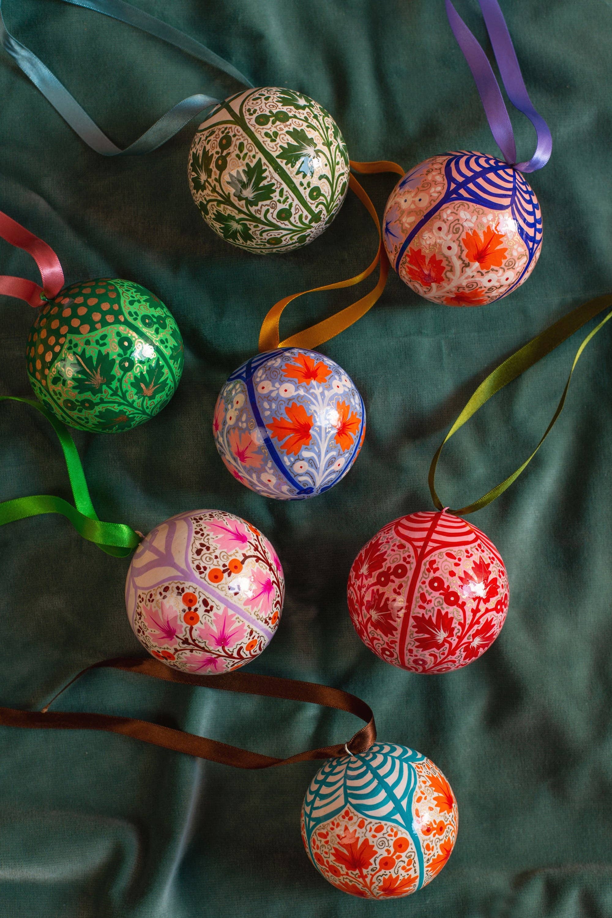 Ian Snow Ltd – Engroshandel Julepynt – Lyserød & Lilla Kashmiri Kugle3