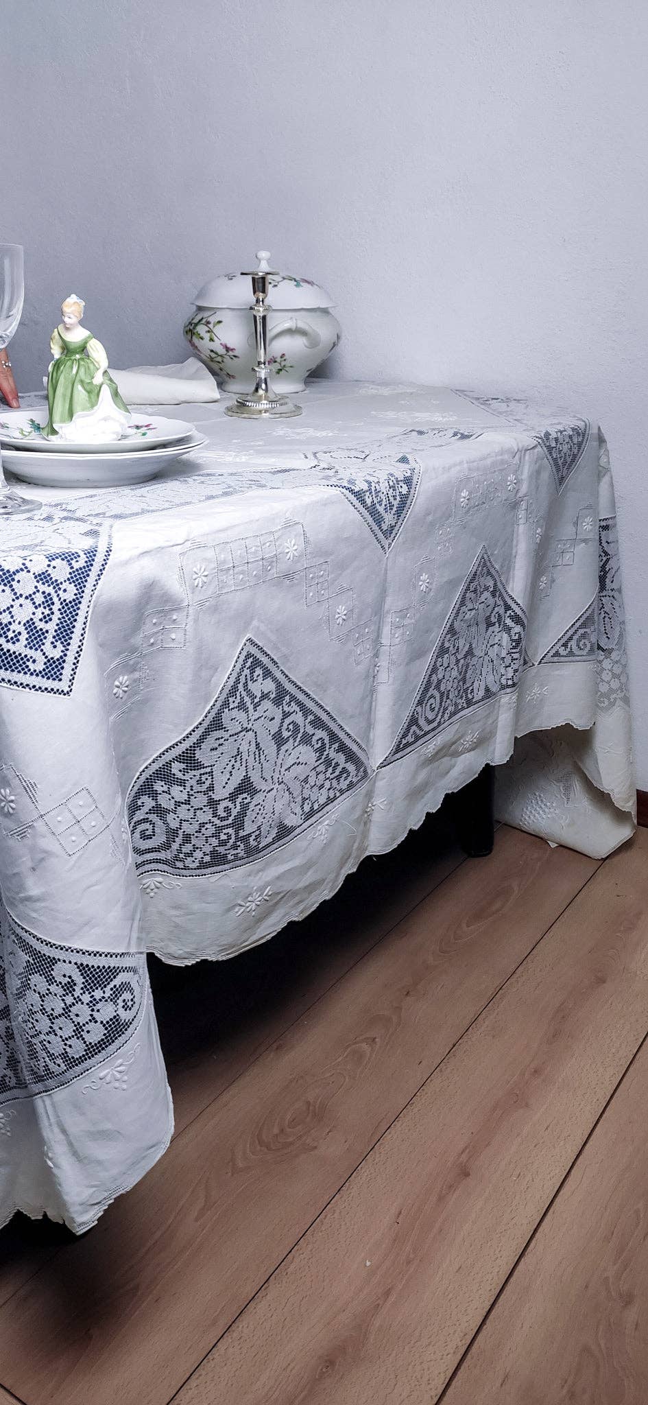 Heyfoo - Wholesale Tafelkleed - Met de hand geborduurde linnen tafellaken met filet en 12 servetten6