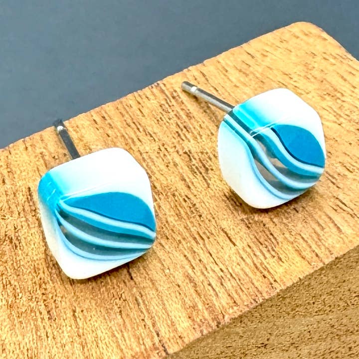 Leetie Lovendale - Vente Clous d'oreille - Boucles d'oreilles à tige carrées rayées bleu aqua et blanc0