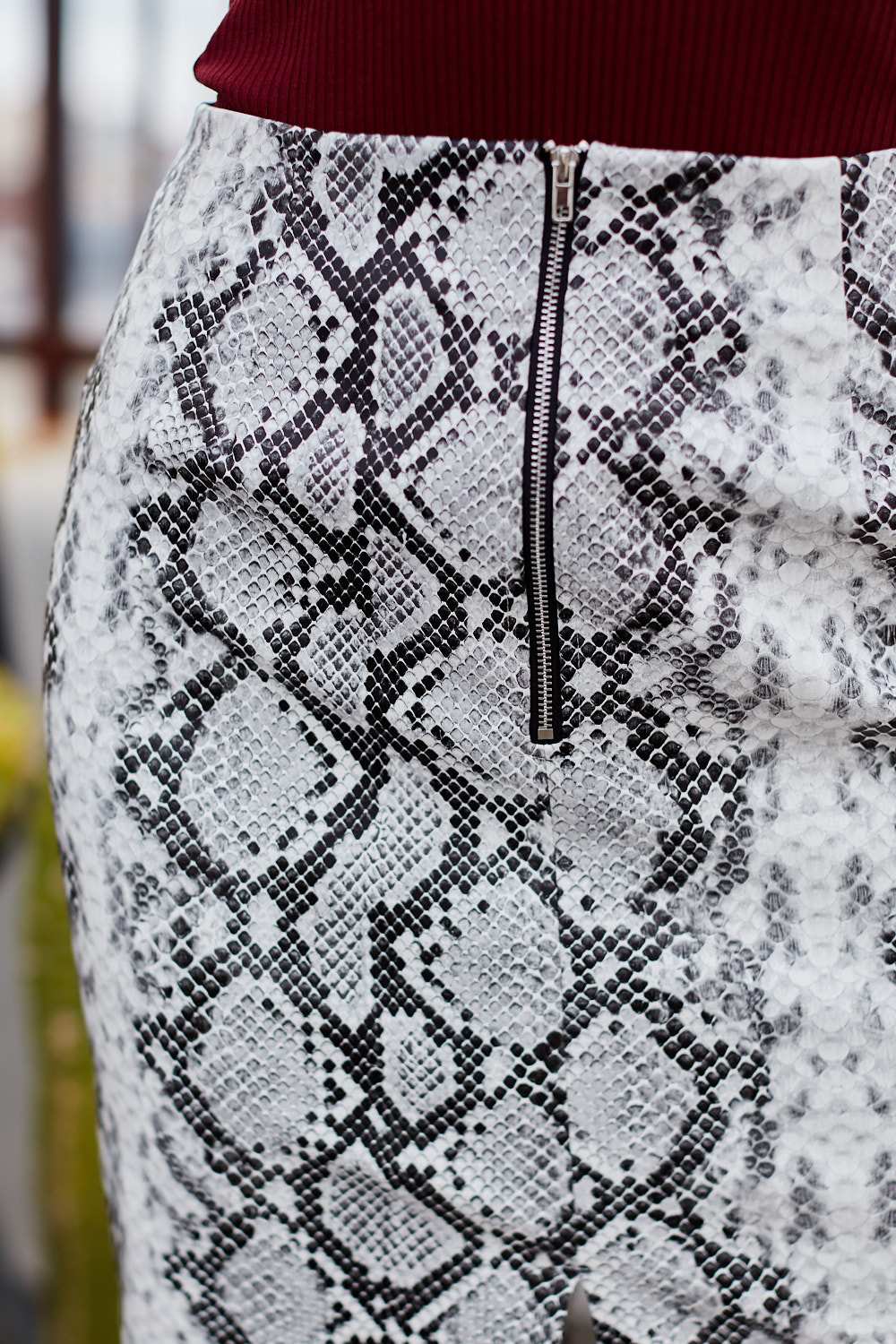 Main Strip – wholesale Kjol - Dam – Tillbaka Slit Snake Print Midi kjol5