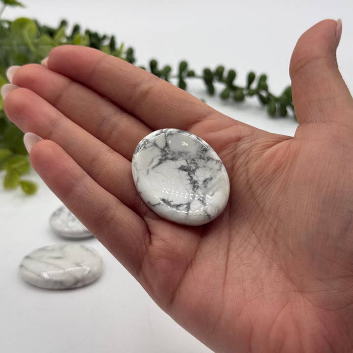 Meraki Gemstones - Wholesale Spiritual stone/crystal - White Howlite Worry Stones 40x30x8mm (1 piece) 3