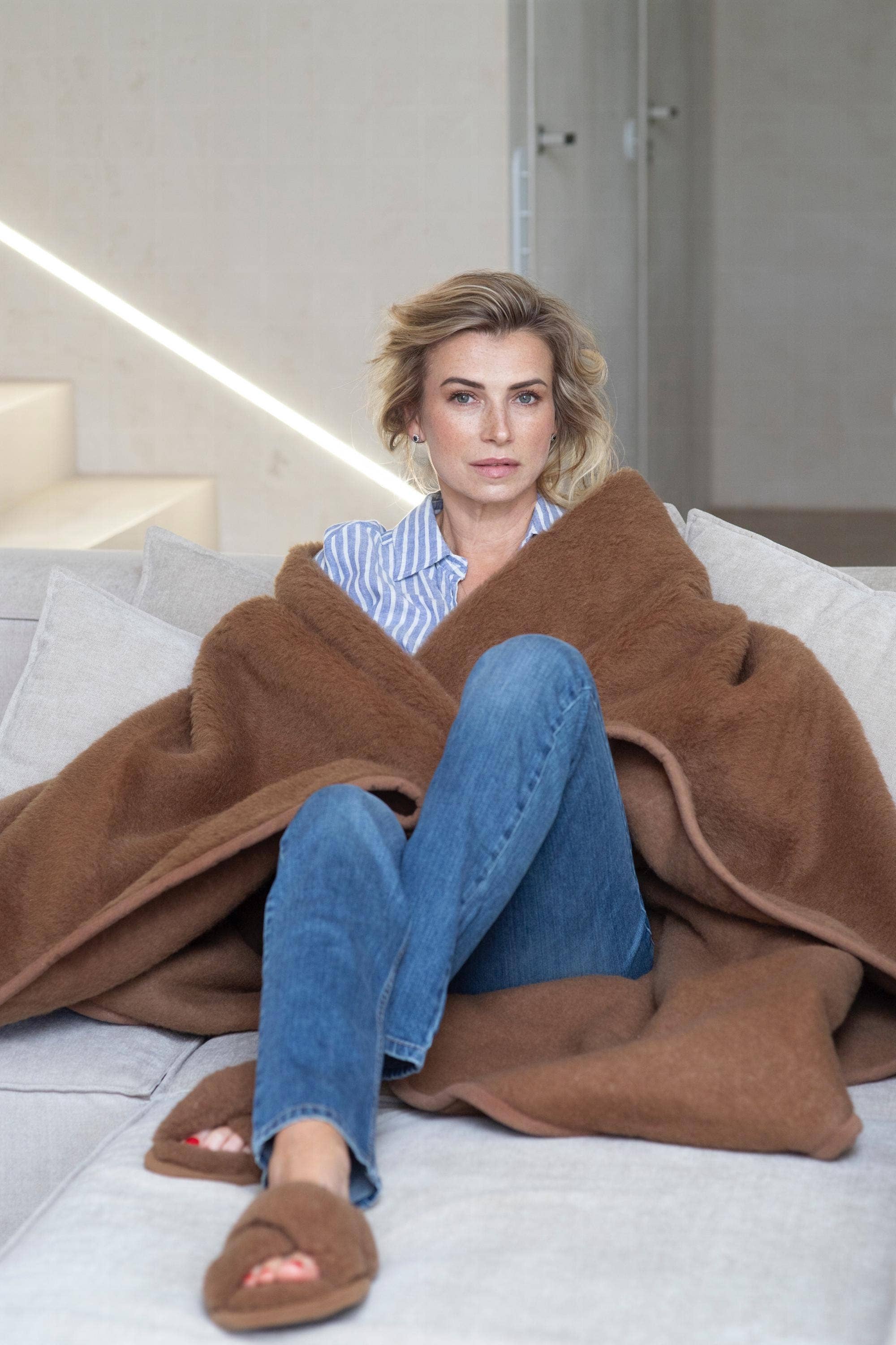 Sheepers SP .Z O.O. - Wholesale Throw Blanket - Luxurious Chocolate Sheepskin Shearling Throw 200x160cm0