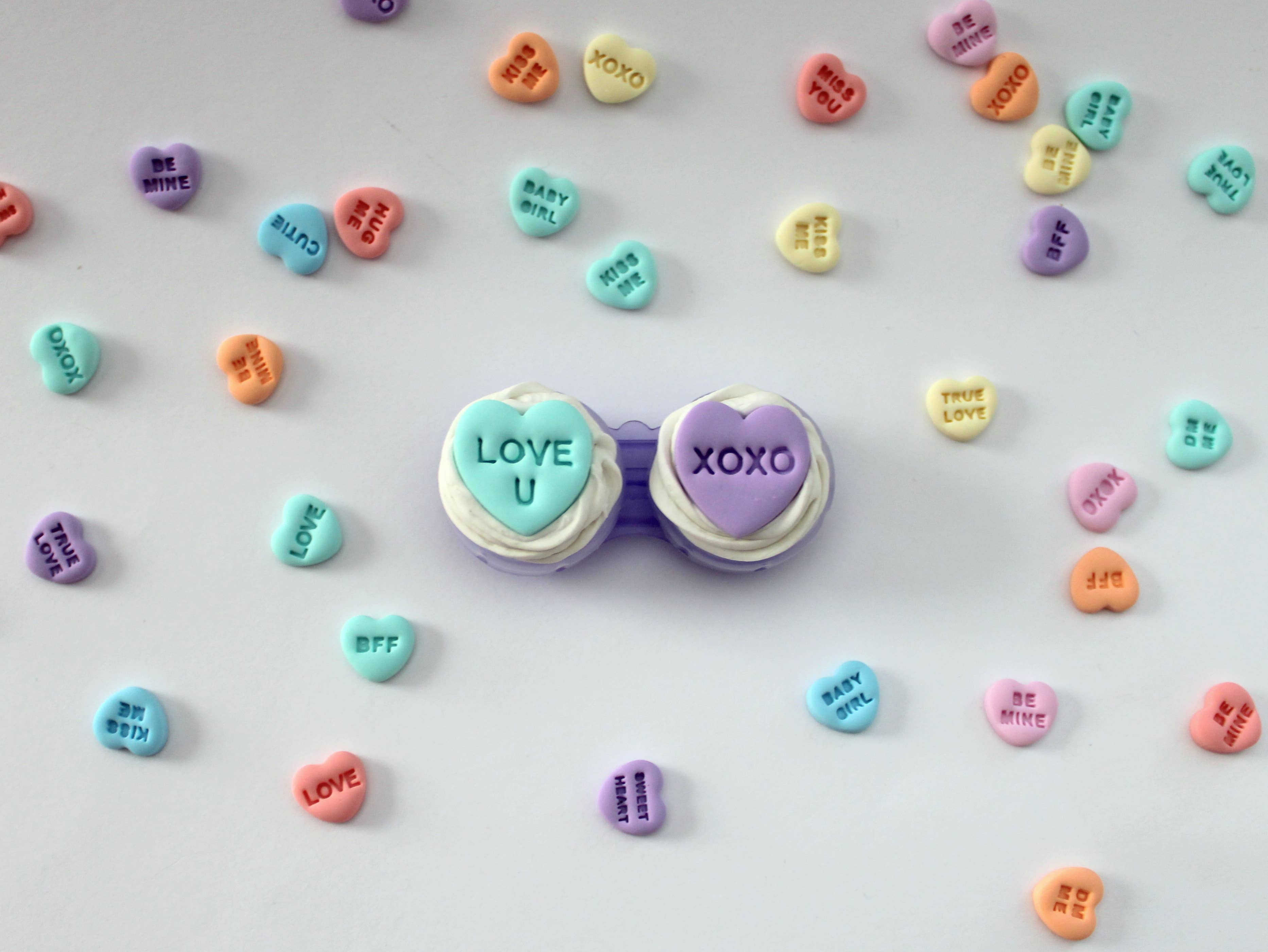 Sweets & Pearls – Großhandel Brillenetuis & -halter – Damen – Decoden Kontaktlinsenbehälter mit Polymer Clay Herzen7