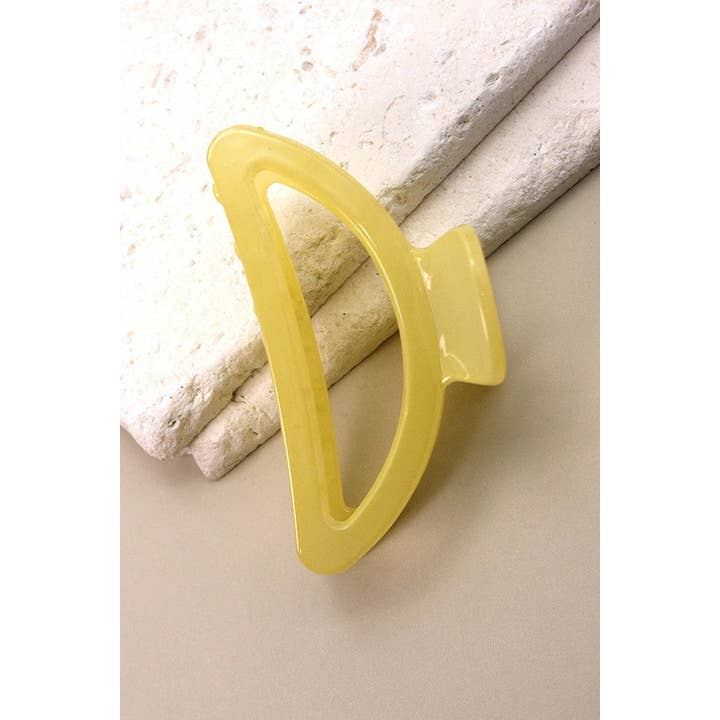 JOSSLYN by wall to wall - Wholesale Hair Clip - Women's - JUMBO HALF MOON TRANSLUCENT HAIR CLAW CLIP | 40H0279