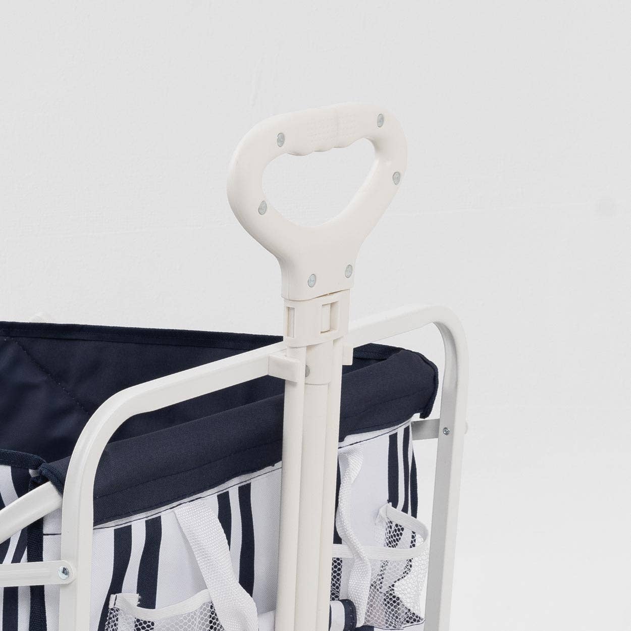 Flamingueo – Großhandel Strandzubehör – Flamingueo faltbarer Mehrzweck-Strandwagen mit blau gestreiftem Design7