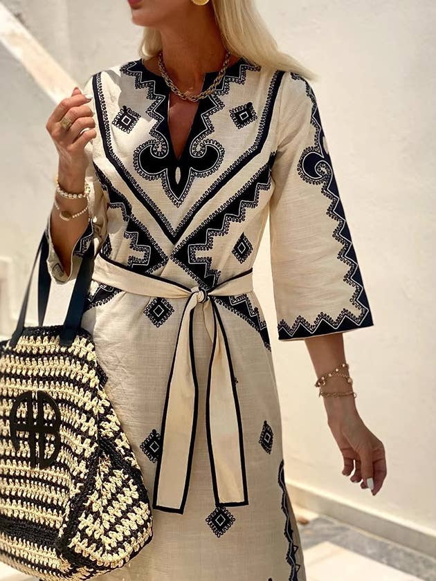 ElevateWell – Großhandel Kleid – Damen – Herbst Bohemian Bedrucktes Maxikleid mit Gürtel2