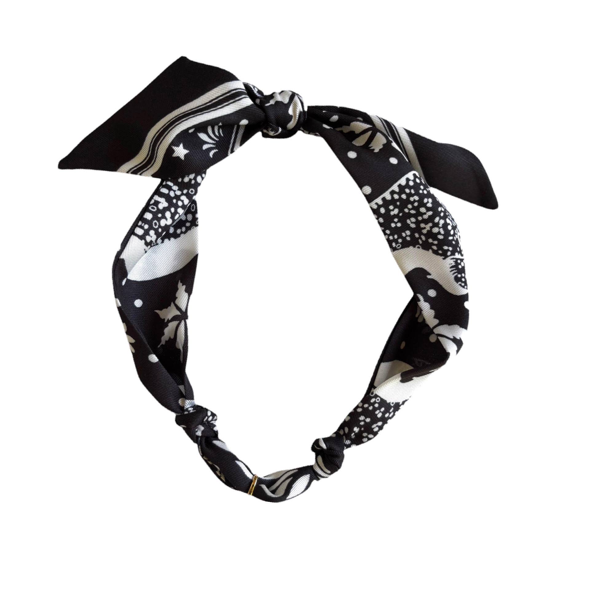 Nora James jewelry - Vente Colliers à pendentif - Collier/foulard de jour de match personnalisé noir3