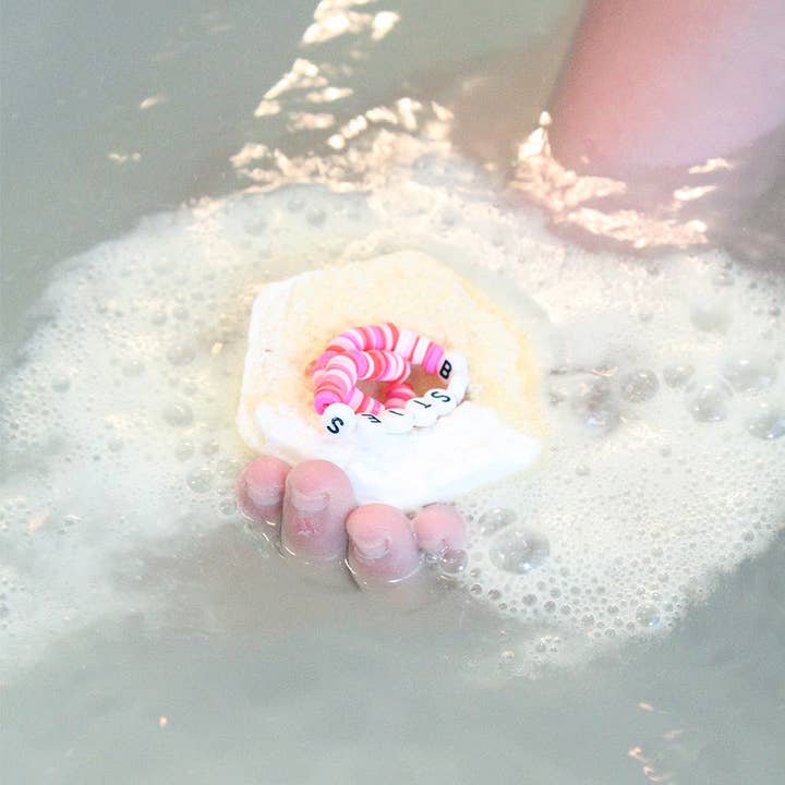 Mameni Beauty - Wholesale Bath Bomb/Fizz - "Besties” Bracelet Bath Bomb3