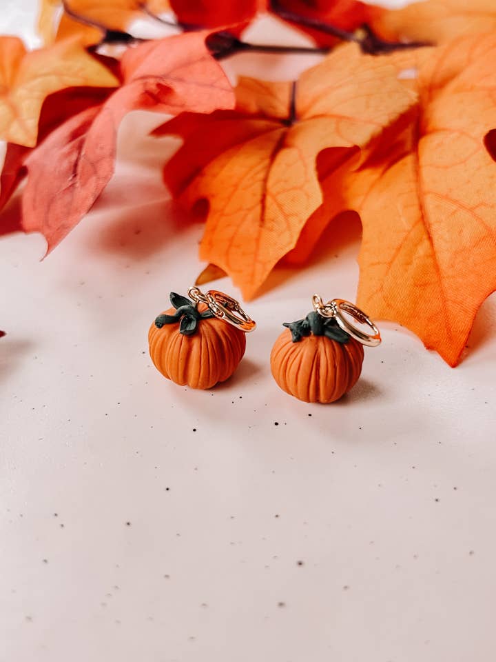 Pendientes Abrazadores de Calabaza | Pendientes de Arcilla Polimérica de Otoño para venta al por mayor de Noelle Earrings