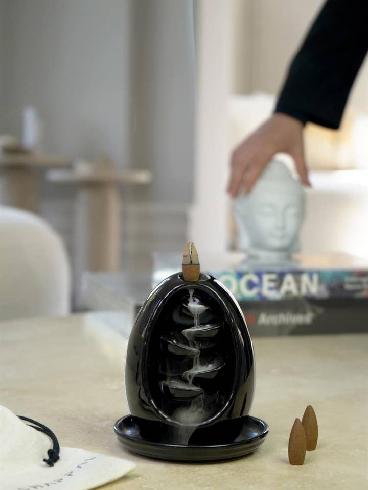 Portaincenso a riflusso in ceramica nero per la vendita all'ingrosso da parte di Chappal