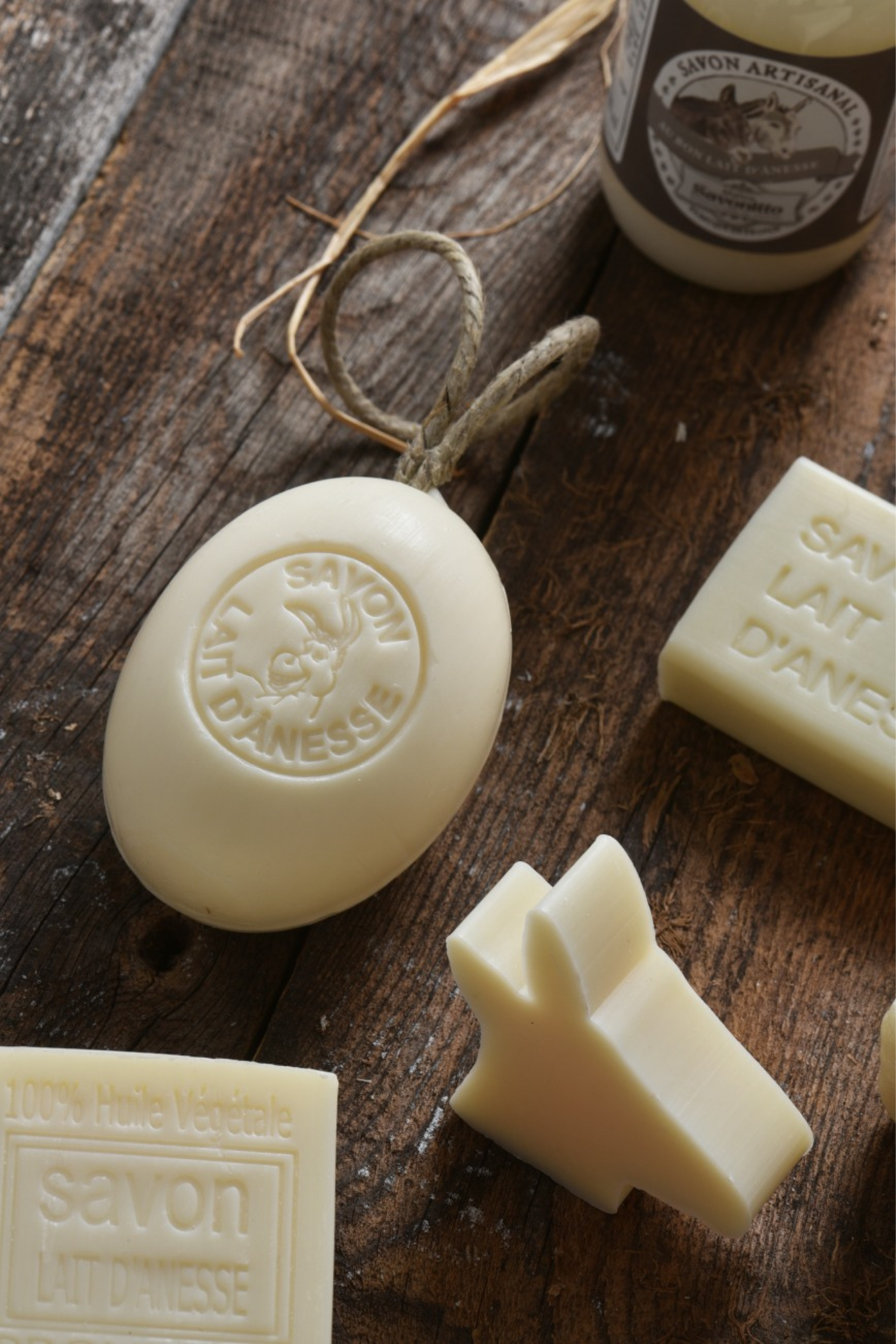 MAITRE SAVONITTO - Wholesale Bar Soap - Oval Soap on a Donkey Milk Rope 200g1