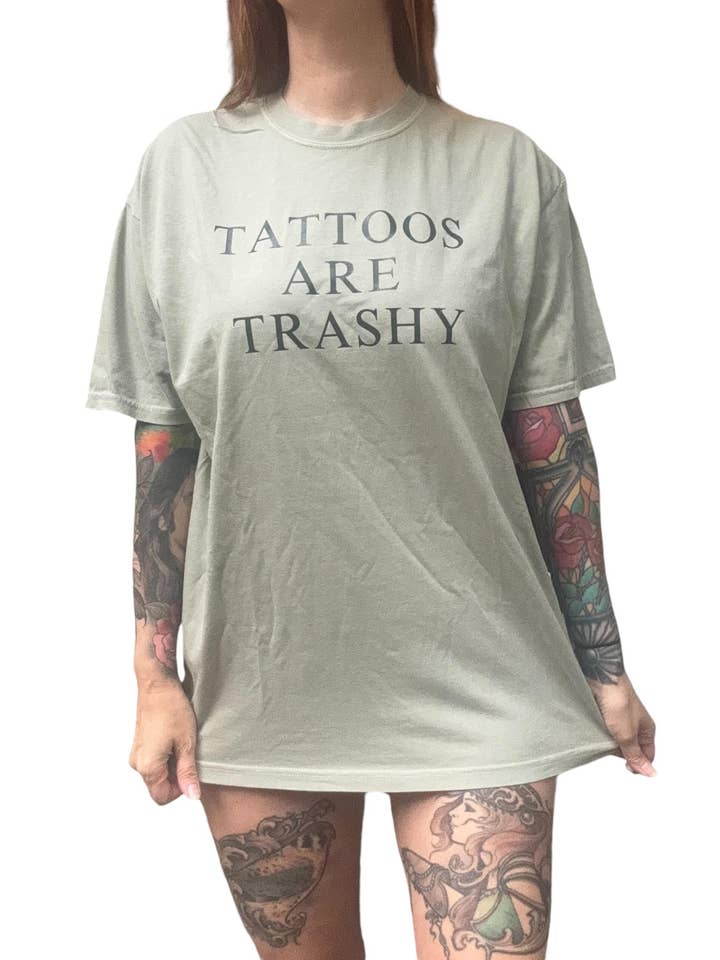 Totally Iced Out - Vente T-shirt sérigraphié – femme - T-shirts Confort Couleurs avec Tatouages Vulgaire2