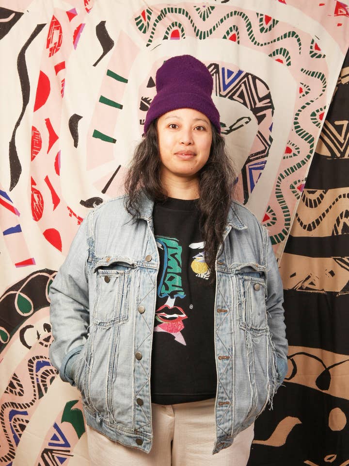 Sudadera unisex negra de algodón orgánico Birdsong x Kim Chin para venta al por mayor de Birdsong London