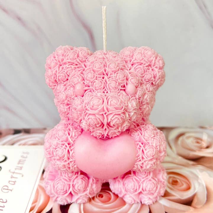 Velarosa LLC - Vendita all'ingrosso Candele a colonna - Candela Teddy Bear with Roses - Candela decorativa in cera di soia