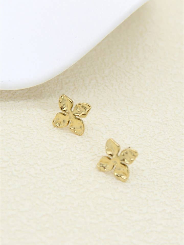 Orecchini quadrifoglio dorato – acciaio inossidabile per la vendita all'ingrosso da parte di BELLISSIMA BIJOUX