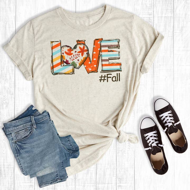 T-shirt con grafica Love Fall Crema per la vendita all'ingrosso da parte di Rebel Rose