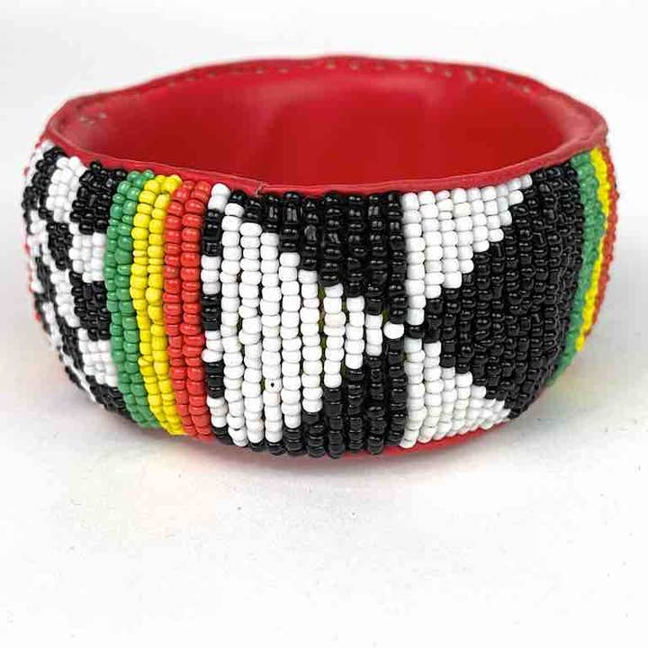 Bracelet en similicuir rouge à double perle pour la vente par The Niger Bend