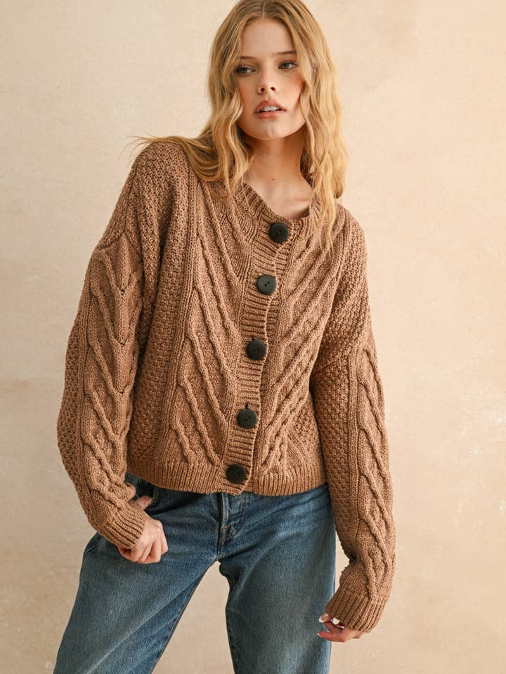 J5346   GIACCA MAGLIONE CON BOTTONI E TRECCE DAVANTI per la vendita all'ingrosso da parte di MIOU MUSE