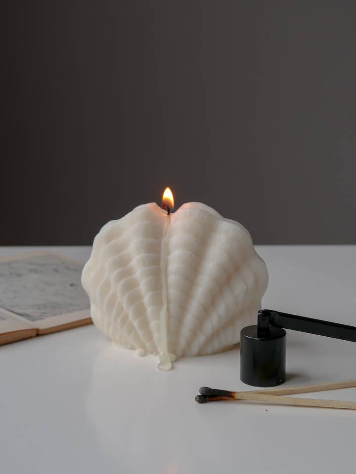 Clam shell candle | coastal decor | custom colour & scent for wholesale by Jeune Home