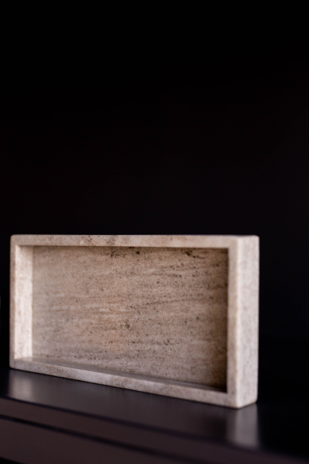 Luxe B Co – Engroshandel Pyntebakke – Håndskåret stenbakke1