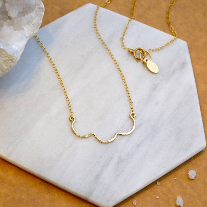 Foamy Wader – Engroshandel Halskæde med vedhæng – Kammusling halskæde - flosset kant shell kurve bar halskæde