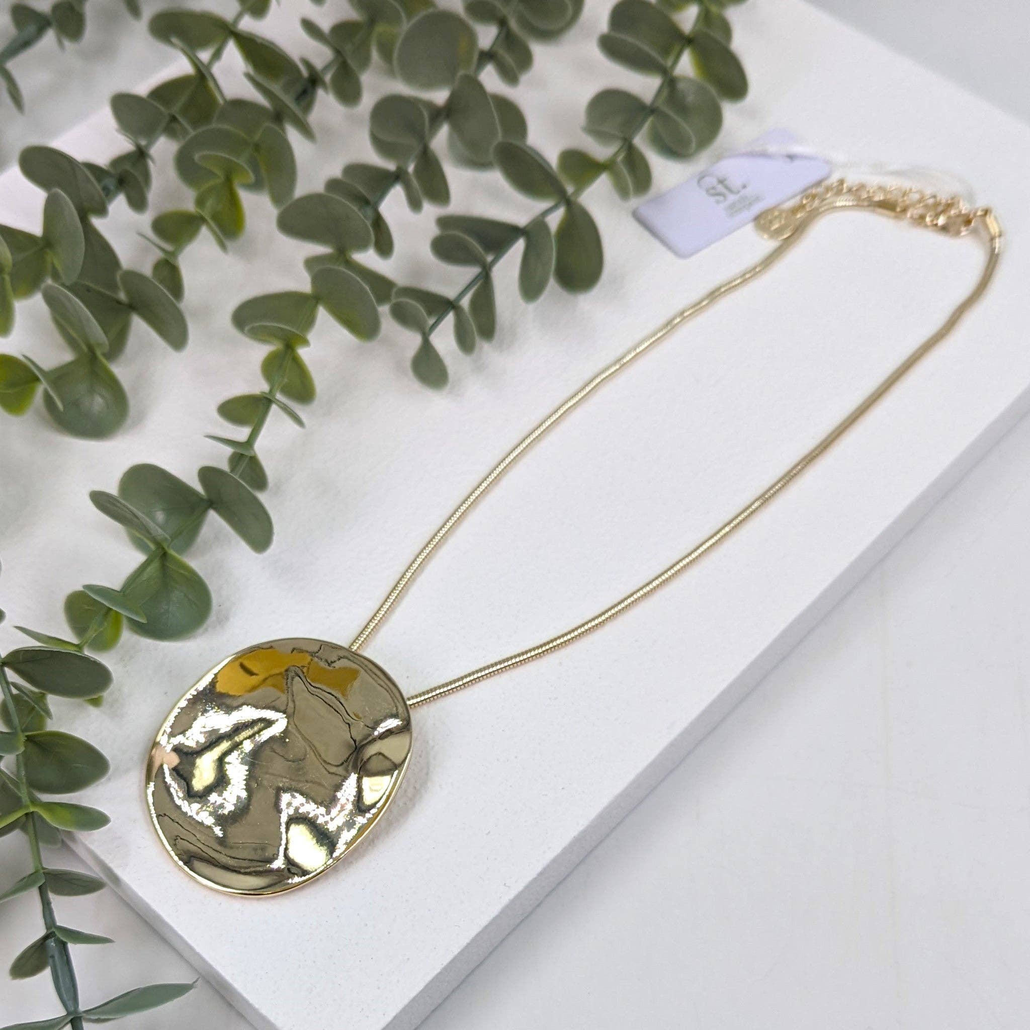 Tempest Designs – wholesale Pendant/charm necklace – Soft hammered disc pendant necklace on snake chain1