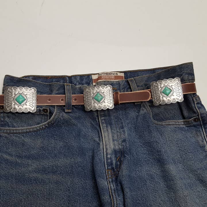 Axesoria West - Wholesale Belt - Women's - Western Genuine Distressed Leather belt w.Rectangular concho