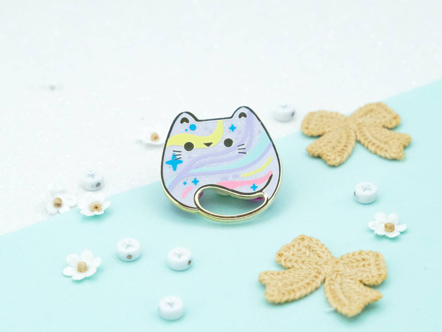 Sparkles in the Wild - Wholesale Lapel Pin/Button - Épingles Chat Rêveur - Collection Charmante2