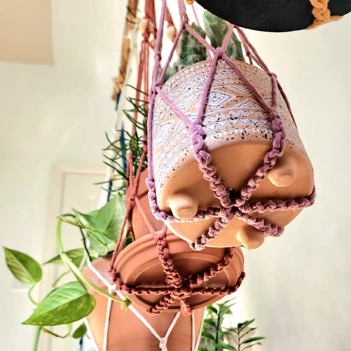 Handmade By Uruba – wholesale Hängande kruka – Macrame växthängare för inomhus- och utomhusbruk, Boho Planter1
