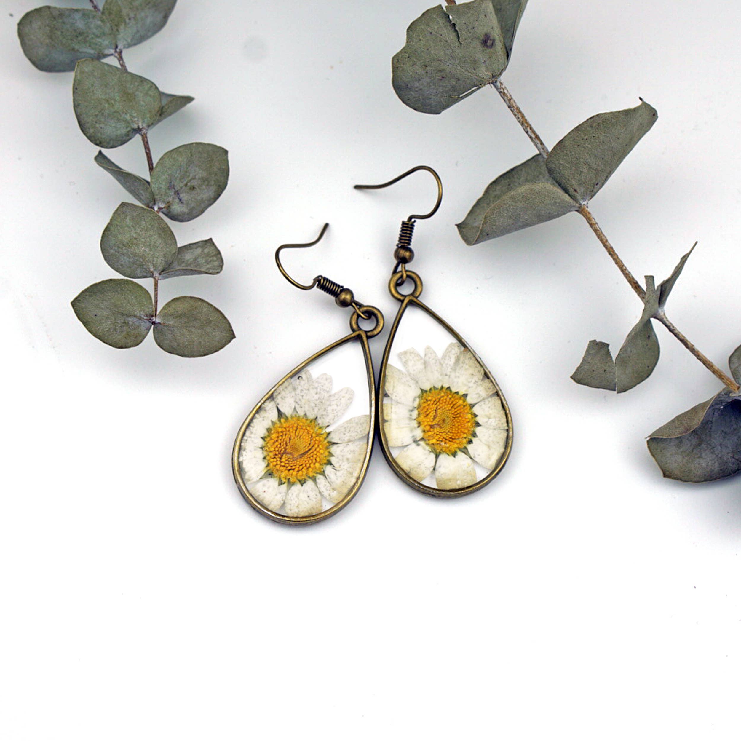 The Pretty Pickle - Wholesale Dangle Earrings - April Birth Flower Earrings
