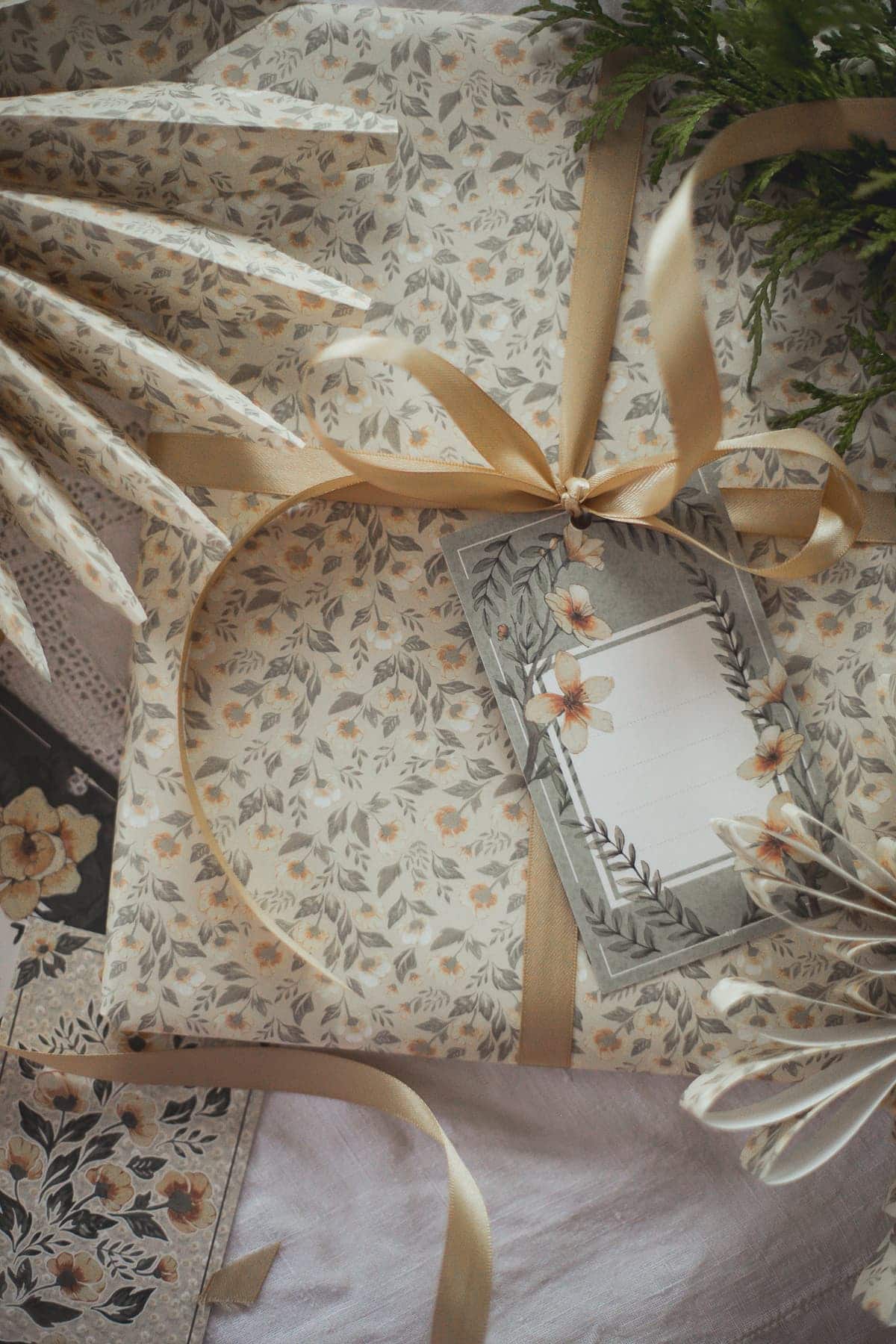 Mrs Mighetto - Wholesale Wrapping Paper Roll - Wrapping & Craft Paper 4-pack Flowers3