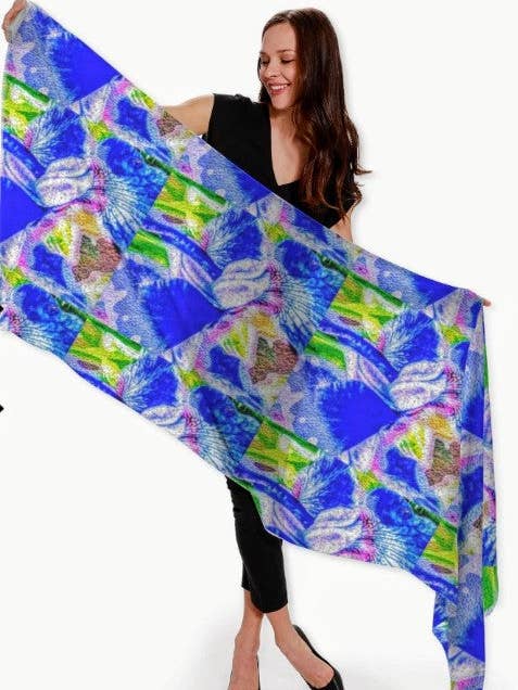 Foulard en cachemire et soie « Blue Iris » pour la vente par Lady Barbara Pinson Artist
