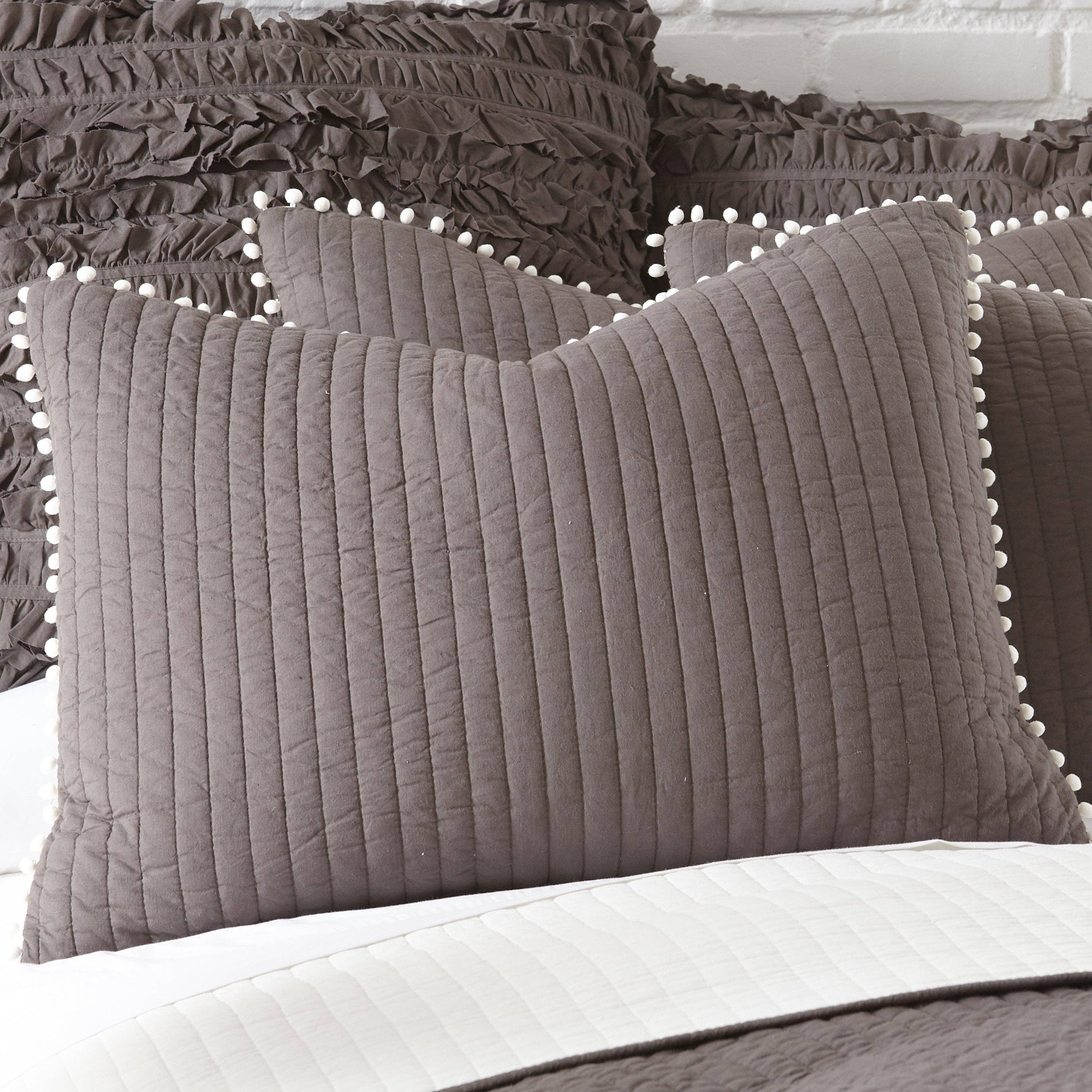 Levtex Home - Wholesale Quilt - Pom Pom dekbed9