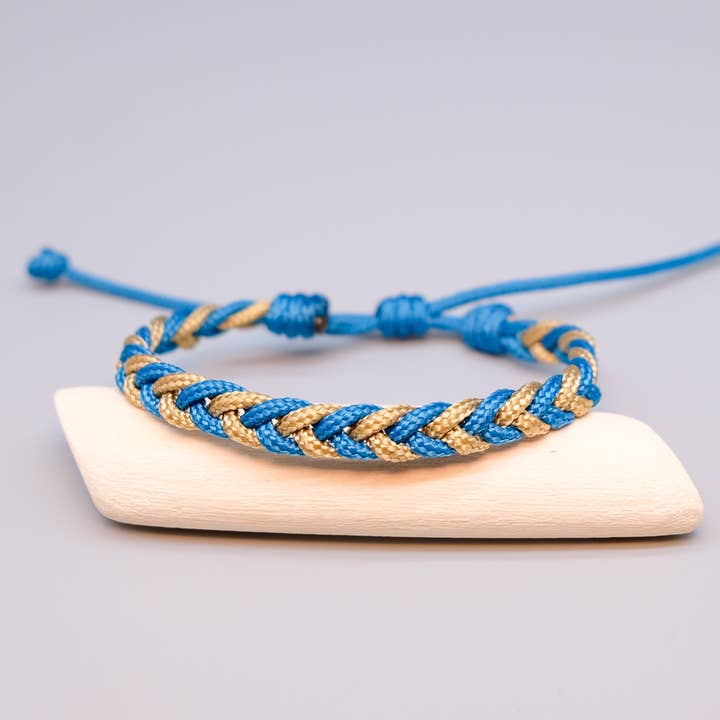 Gevlochten paracord-armband in blauw en goud voor wholesale door La Fabrique du Noeud