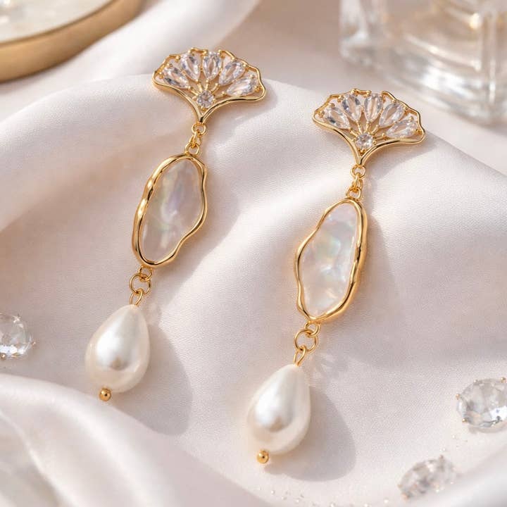 Isyl – Drop earrings in brass with zircons and shell for wholesale by DUESTELLE ITALIA