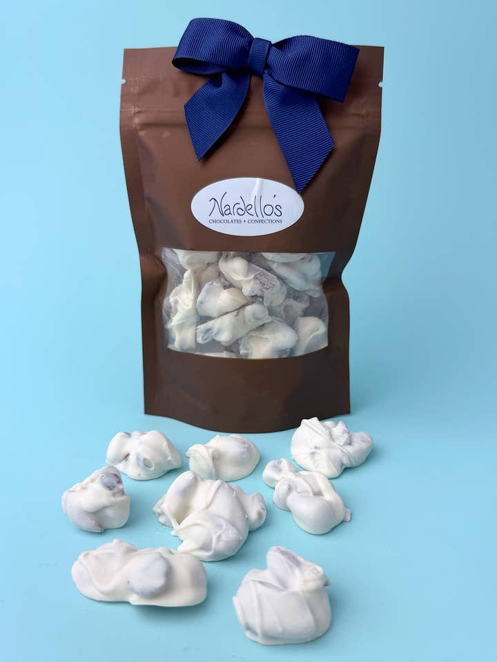 Yoghurt-overtrukne tranebær-mandelklynger for engroshandel hos Nardello's Chocolates & Confections