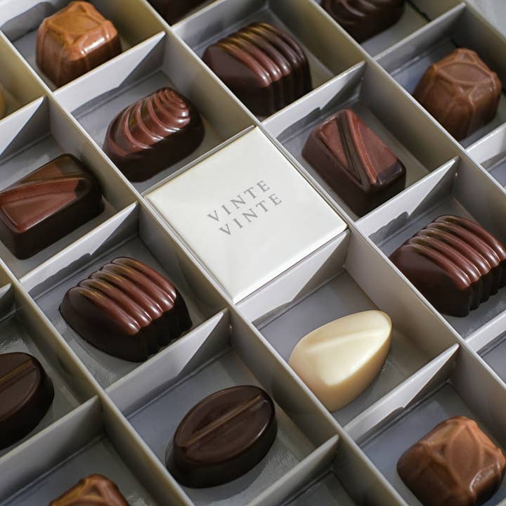 BOÎTE DE BONBONS 4X6 pour la vente par Vinte Vinte Chocolate