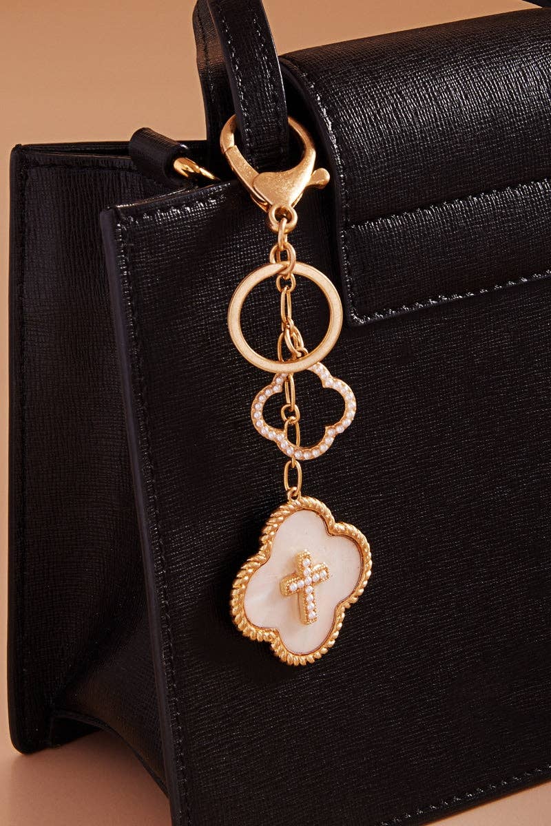 Designature New York - Venta al por mayor Llavero - Mujer - Llavero de Versículos Mateo 28:20 Cruz Trébol Concha2