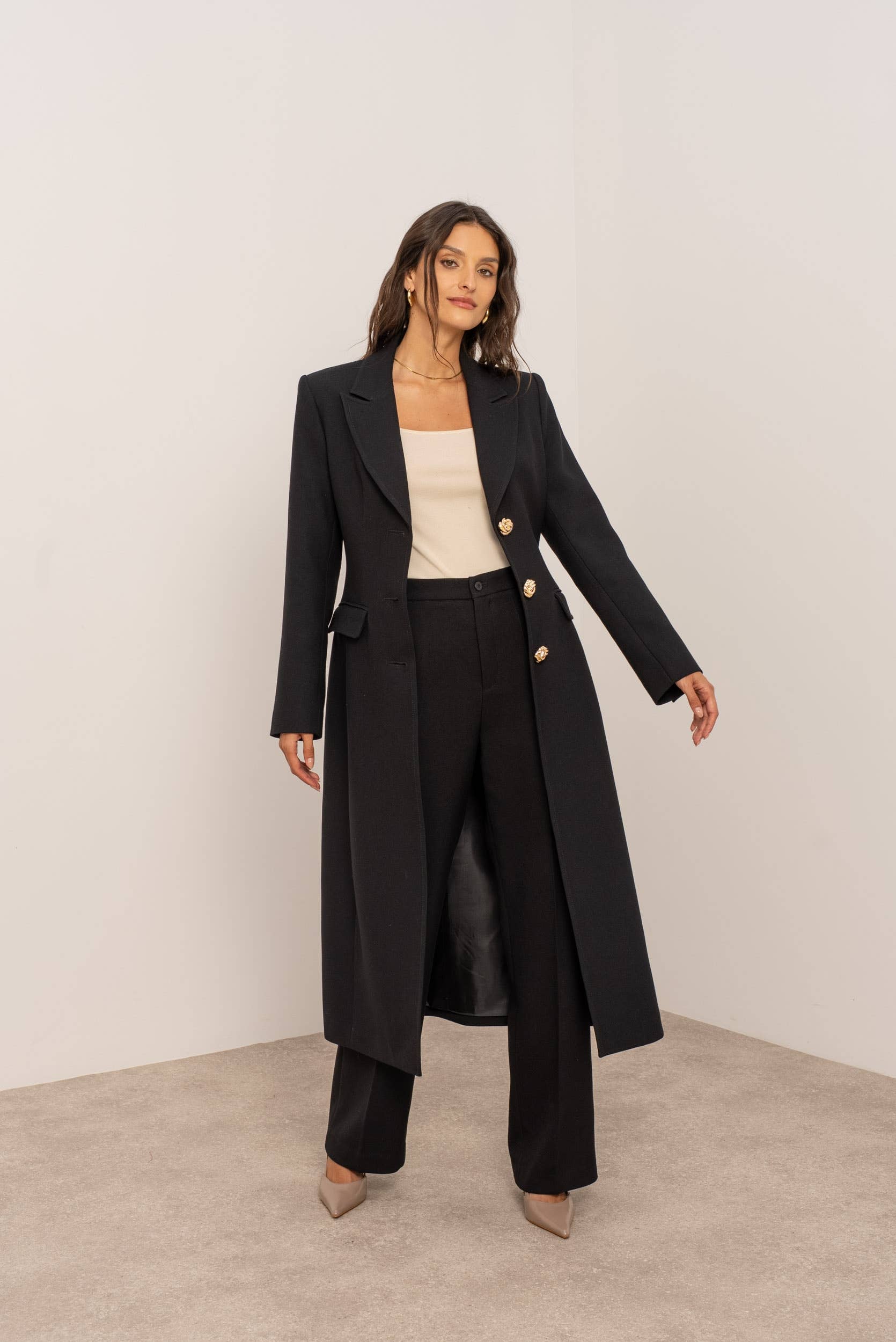 Attentif Paris - Vente Manteau – femme - [Thick] Manteau long à coupe ajustée orné de boutons dorés15