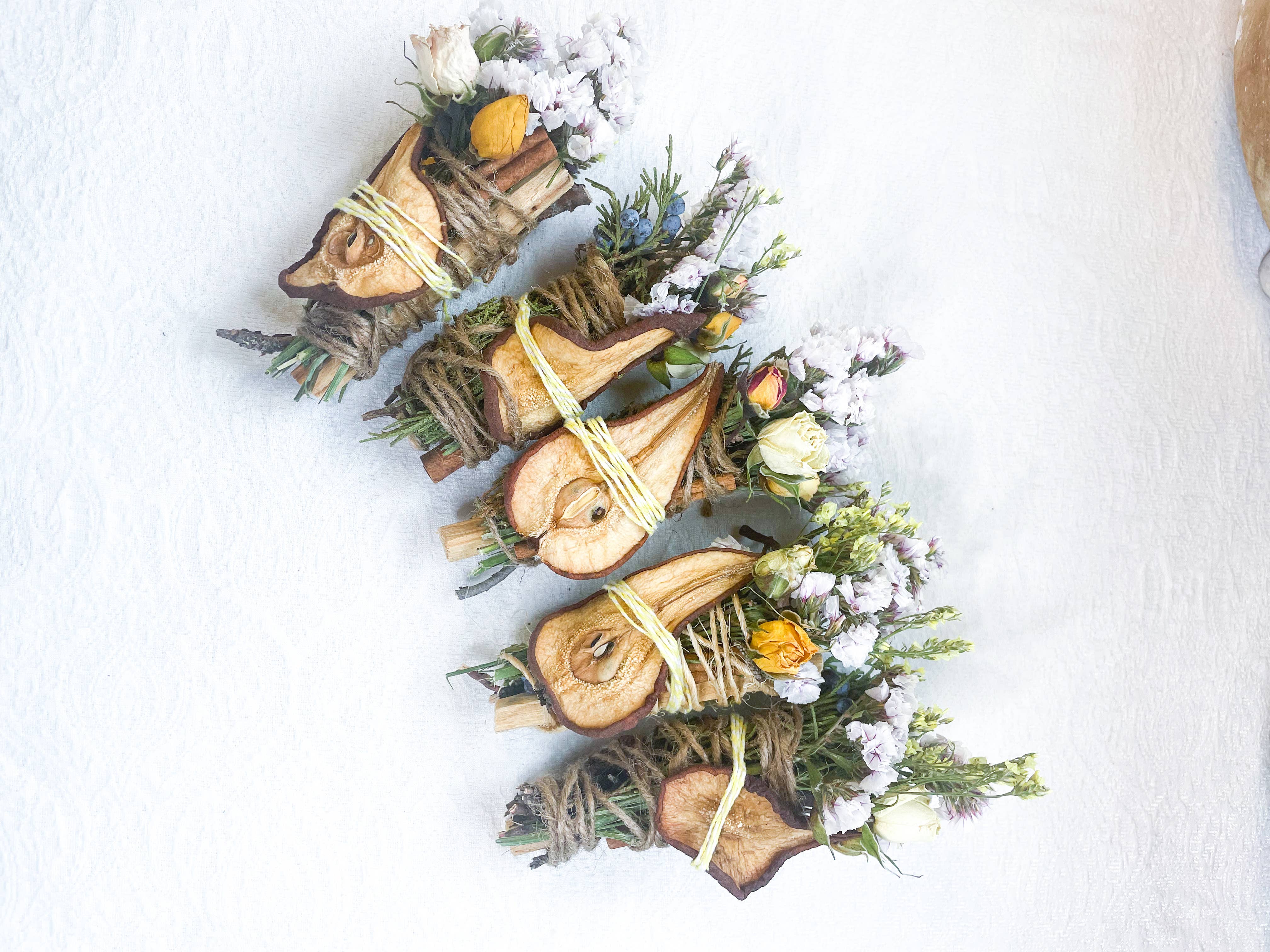 CharlieHaze - Wholesale Smudge Stick - Pear, Palo Santo, Juniper, and Cinnamon Smudge Stick11