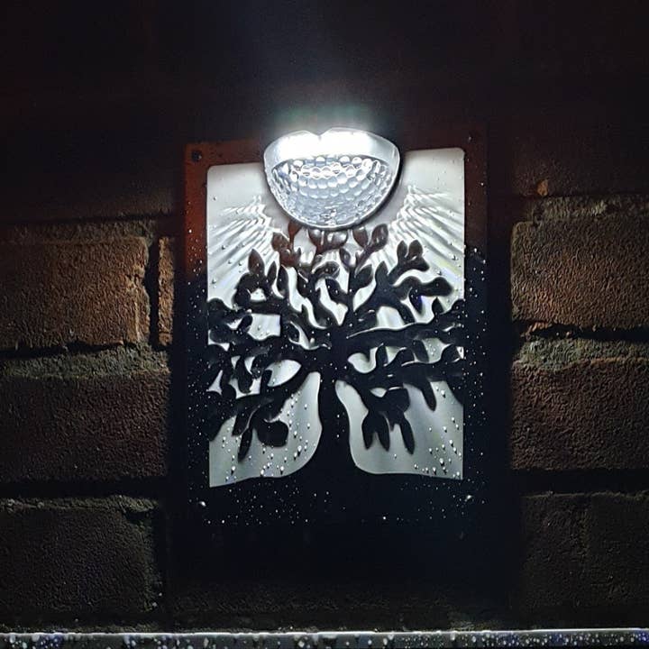 Florys Online – wholesale Outdoor ornament/decor – Tree of Life Solar Light Wall Plaque1