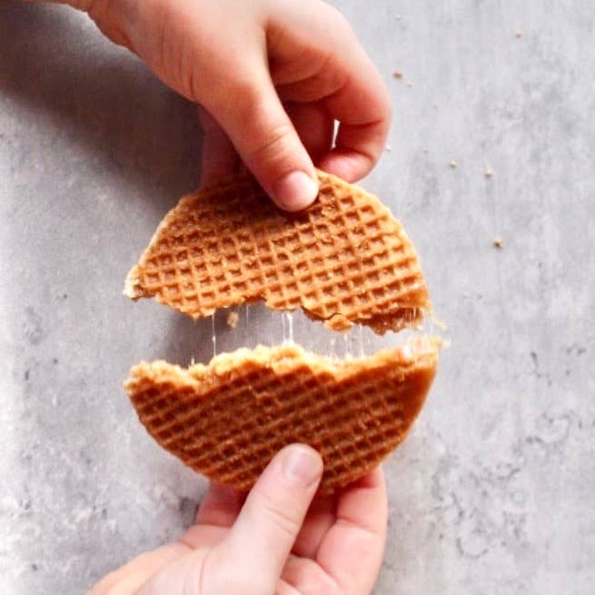 Finger Licking Dutch Stroopwafel Cookies - Venta al por mayor Galletas - Galletas Stroopwafels Holandesas con Caramelo, bandeja de 8 unidades (12 unidades por paquete)16