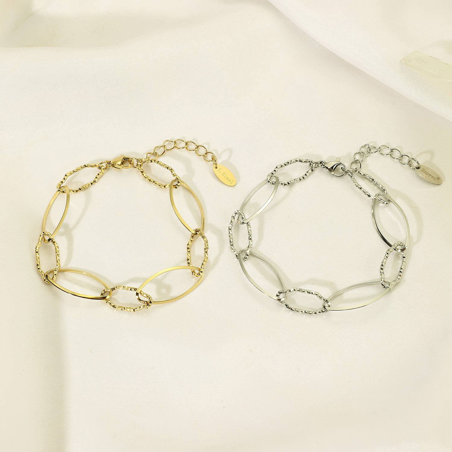 Kapyco - Vendita all'ingrosso Bracciali tennis - Bracciale in acciaio inox oro o argento con finitura martellata - BR2102032