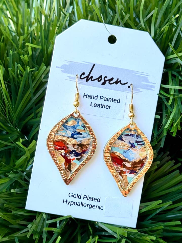 De Holly handgeschilderde leren oorbellen voor wholesale door Chosen