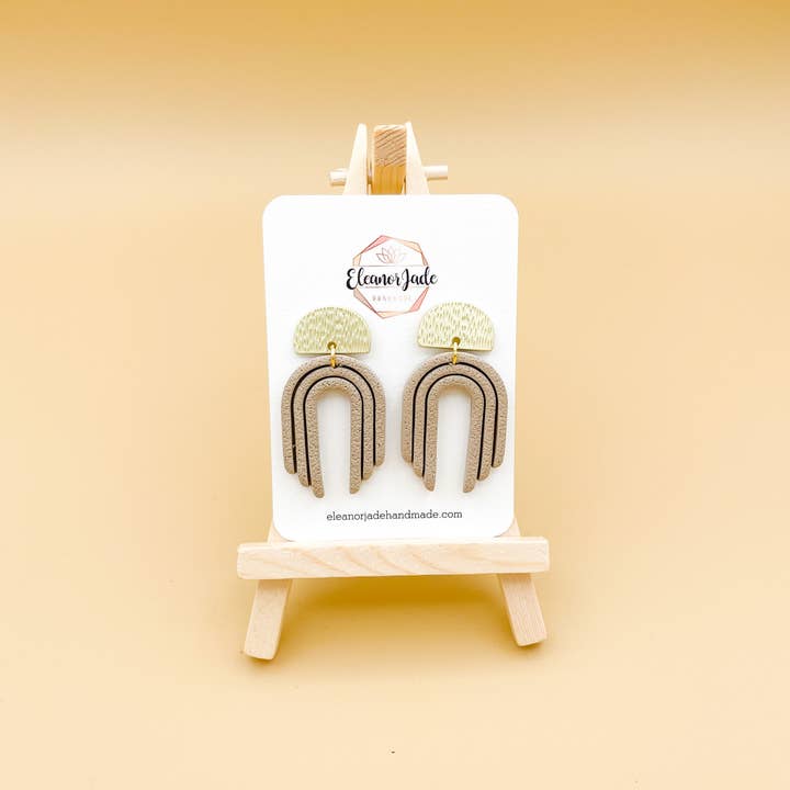 DENISE | Brinco Arco Rainbow Iceed Latte por atacado de Eleanor Jade Handmade