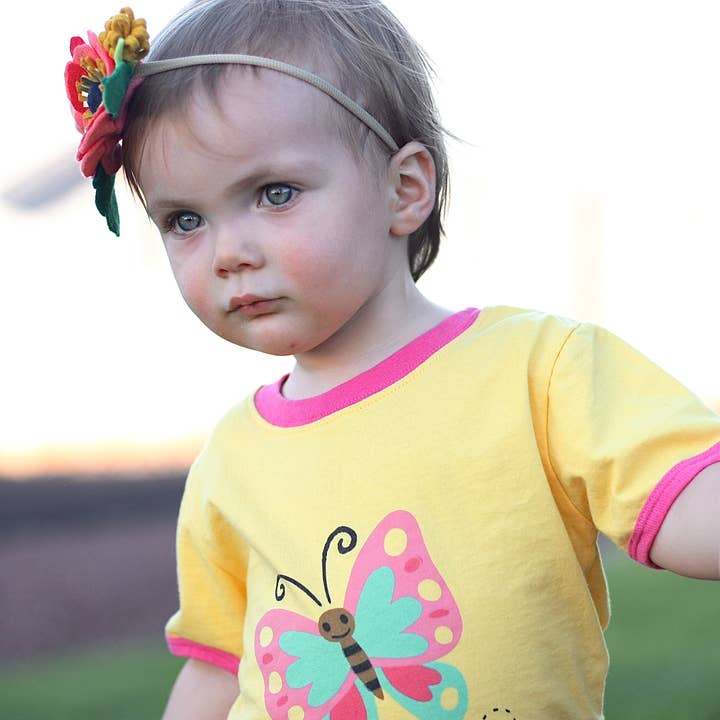 Doodle Pants – Engroshandel T-shirt - Børn – Gul sommerfugl småbørn og børn skjorte4