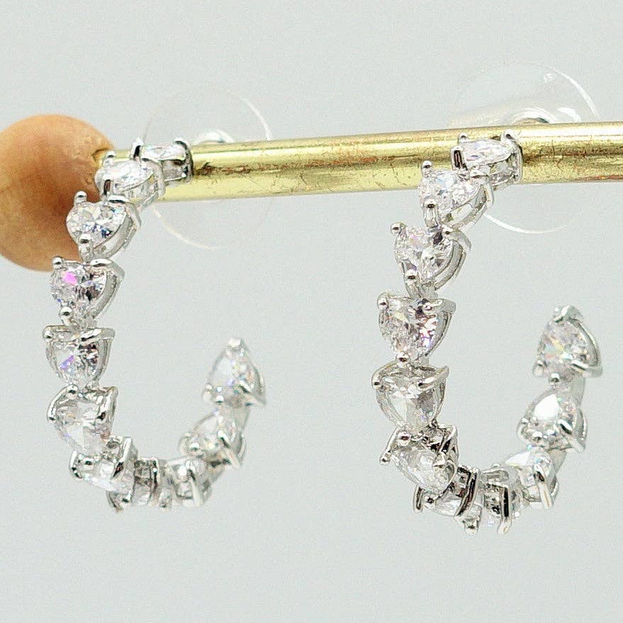 Daemon srls – wholesale Hoop-örhängen – CHERIE - HOOPS 2,5 cm - örhängen med hjärtformade zirkoner6
