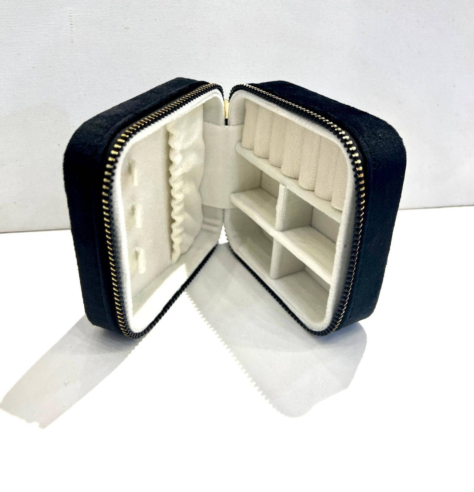 SHEERA - Wholesale Jewelry Box/Organizer - Portable velvet jewelry box7